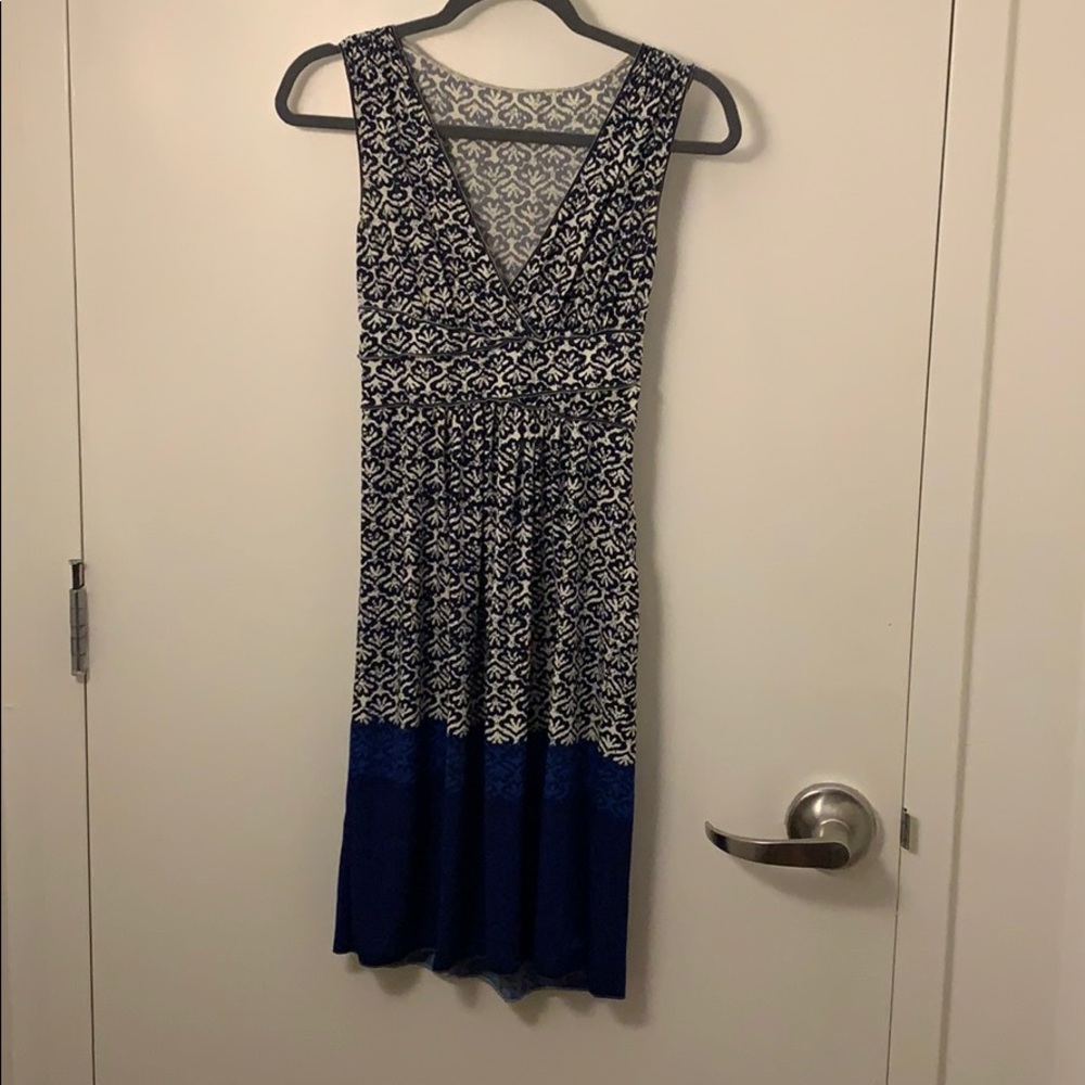Blue and white patterned casual dress